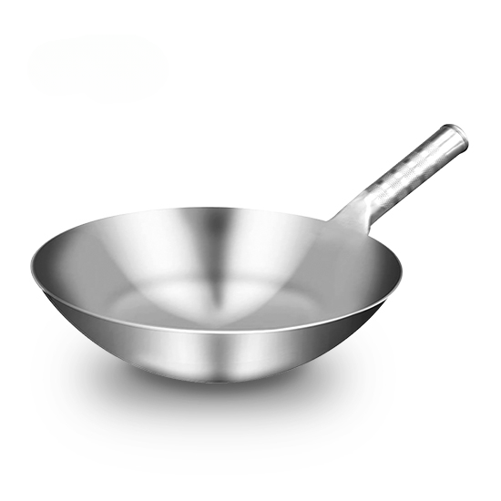 Poêle wok en acier inoxydable faite à la main sur fond blanc