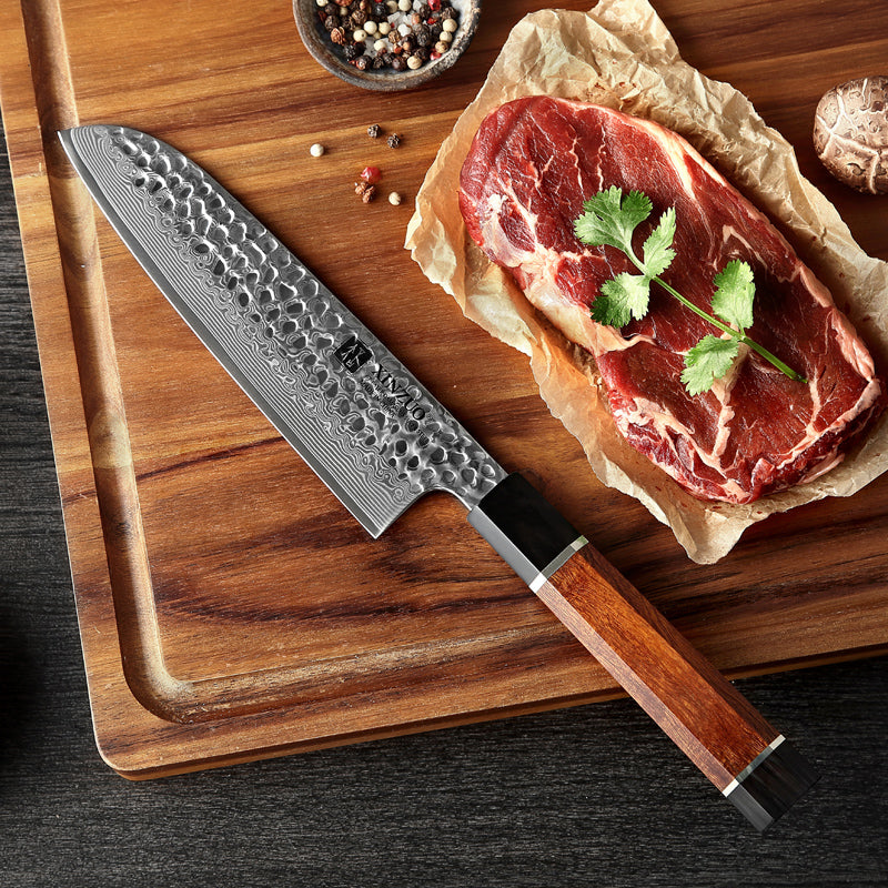 Couteau santoku en acier damassé