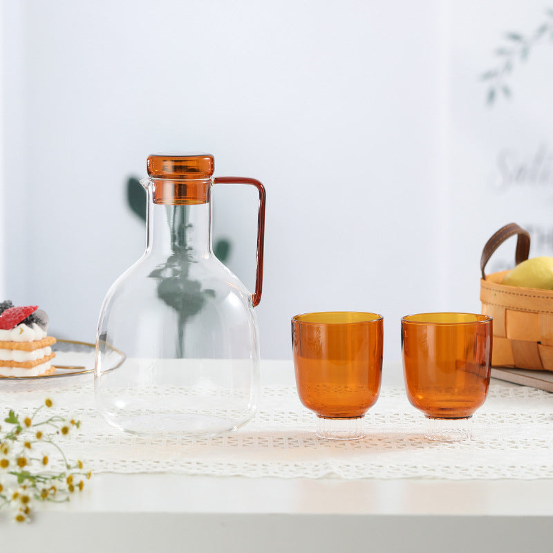 Carafe d'eau en verre coloré nordique