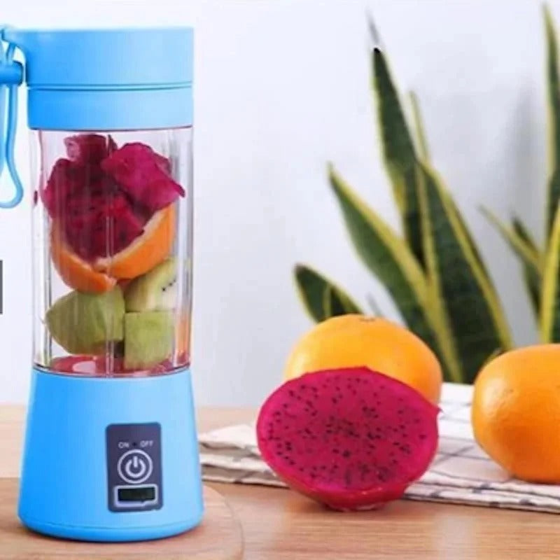 Appareil Smoothie Pratique Multifonction posé sur une table avec fruit dedans et à côté