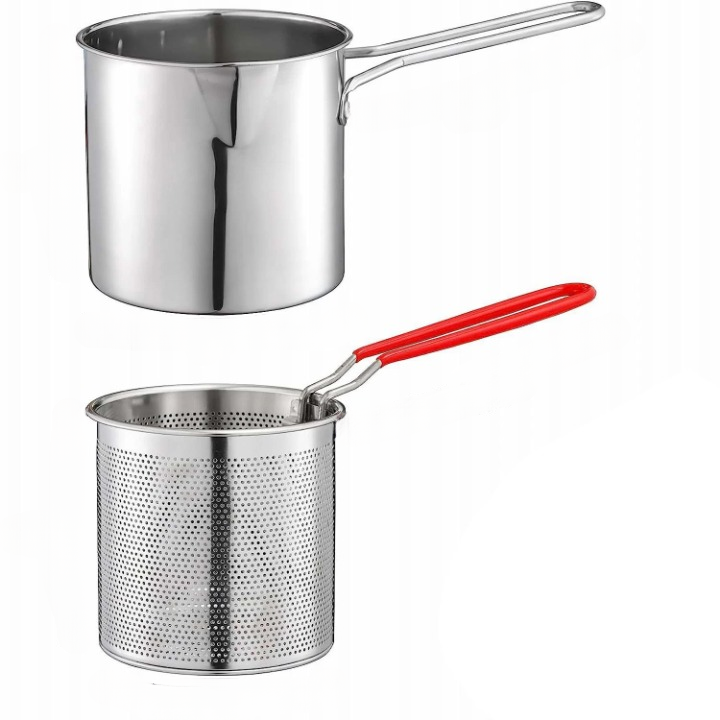 Batterie de Cuisine Inox de Style Friteuse avec Passoire sur fond blanc